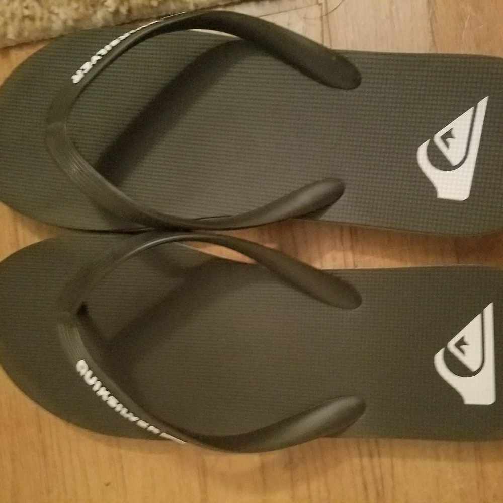 Quicksilver flip flops size 13
